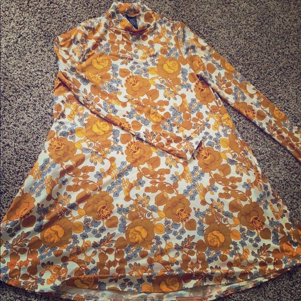 AGNES & DORA Long-Sleeve, Mock-Neck Floral Swing